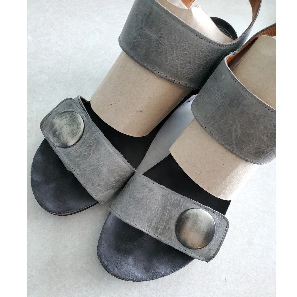Taos Carousel Wedge Sandals Graphite Leather Medallion Comfort CAR-3209 9-9.5